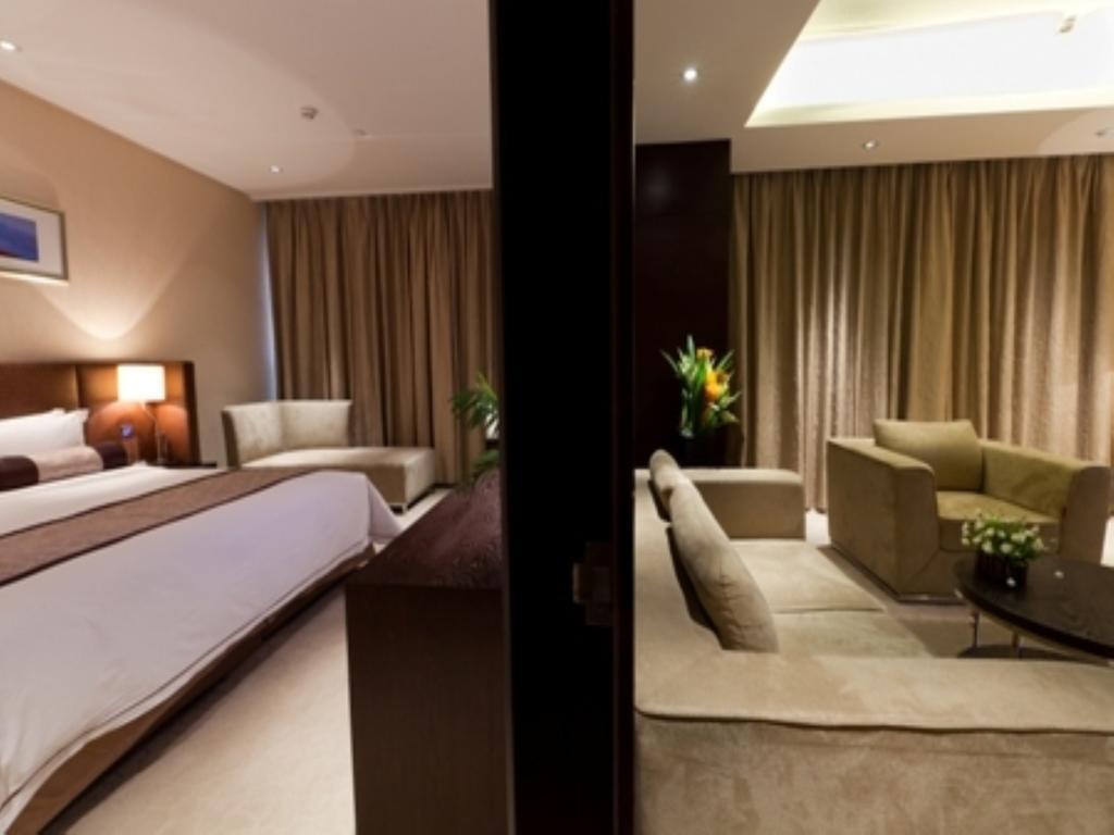 Jiazheng International Energy Hotel Huaqiao  Exterior photo